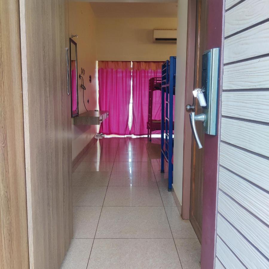 Woodpacker 2.0 Hostel Pondicherry Exterior photo